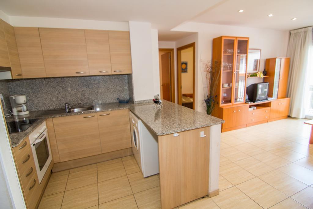 Agi Norfeu Park Apartment โรเซส ภายนอก รูปภาพ